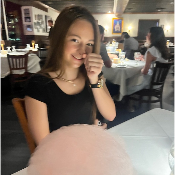 HIII Im Avery!!!! 🥰🥰I hope you like my clothes!! - Picture 2 of 4